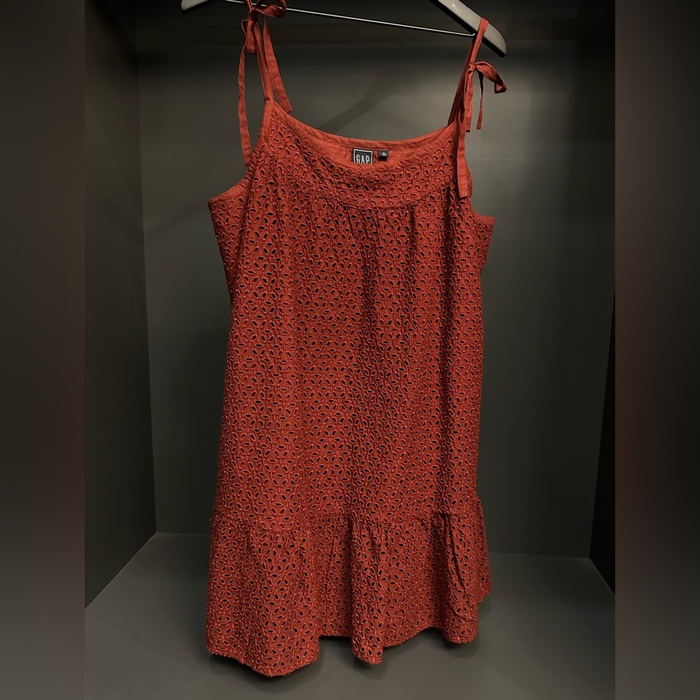 Gap eyelet dress with pockets tie shoulder